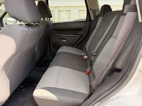Used 2010 Jeep Grand Cherokee Laredo AWD/4WD image 21