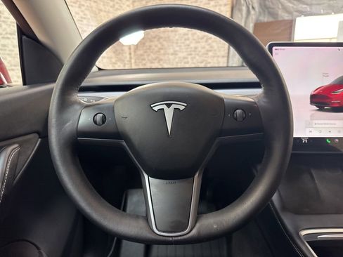 Used 2022 Tesla Model Y Long Range image 16