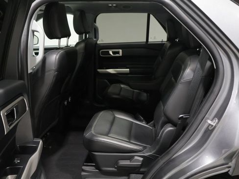 Used 2022 Ford Explorer XLT w/ Equipment Group 202A AWD/4WD image 18