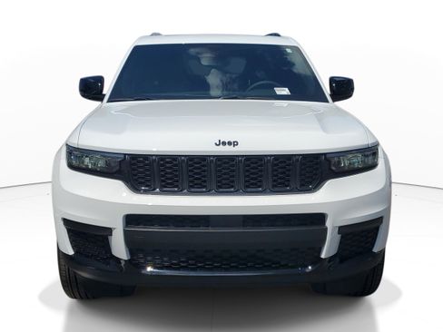 Used 2024 Jeep Grand Cherokee L Altitude RWD image 3
