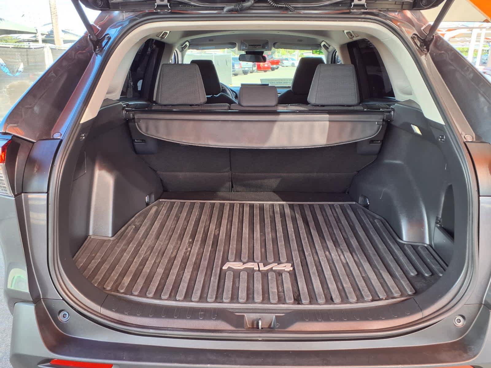 Certified 2025 Toyota RAV4 LE FWD image 9