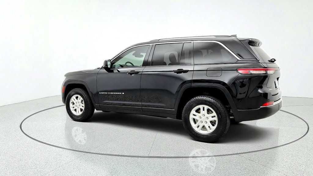 Used 2023 Jeep Grand Cherokee Laredo w/ Luxury Tech Group I AWD/4WD image 7