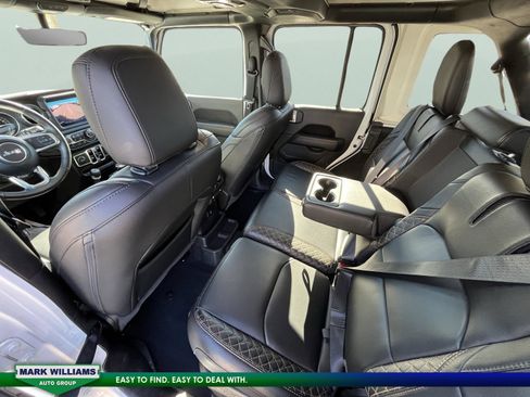 Used 2023 Jeep Wrangler Unlimited Sahara image 22