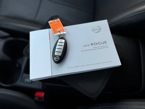 Used 2018 Nissan Rogue SV w/ Premium Package FWD image 5