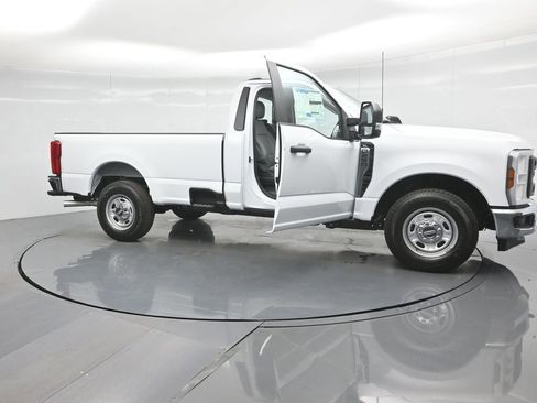 New 2026 Ford F250 XL w/ XL Chrome Package image 28