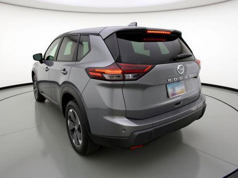 Used 2025 Nissan Rogue SV image 6
