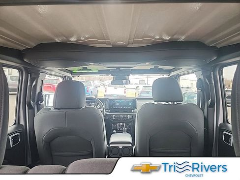Used 2024 Jeep Wrangler Unlimited Sport AWD/4WD image 12