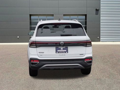 New 2026 Volkswagen Taos SE image 6