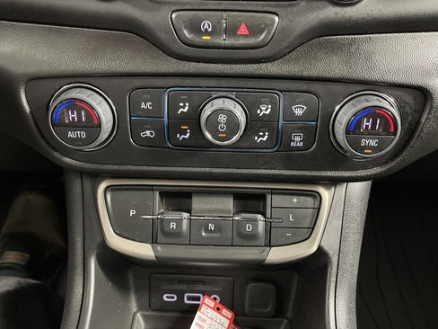 Used 2022 GMC Terrain Denali w/ Denali Premium Package image 25