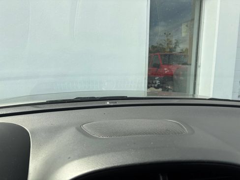 Used 2025 Kia Soul LX w/ LX Technology Package FWD image 18