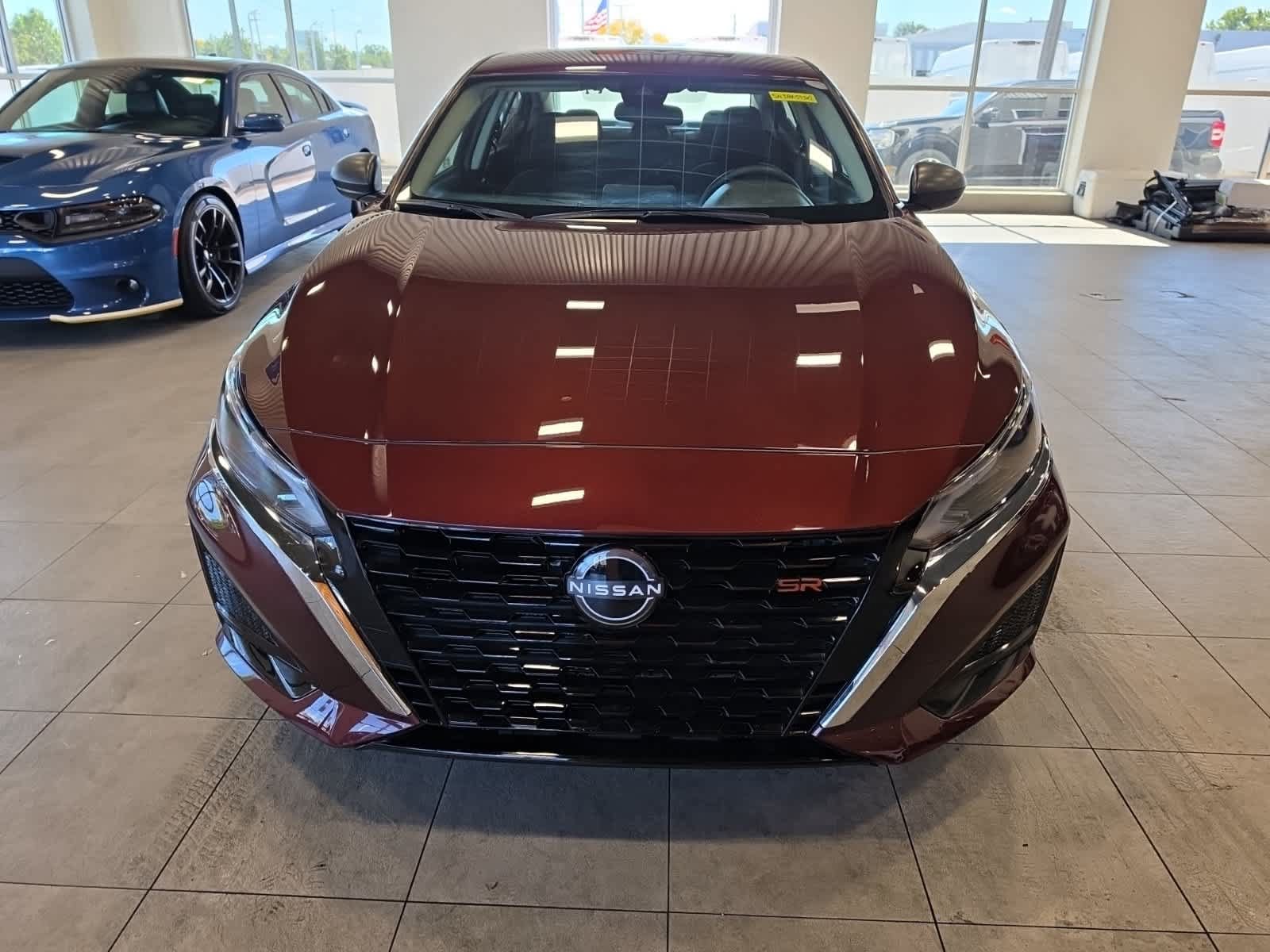 Used 2025 Nissan Altima 2.5 SV FWD image 2