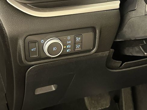 Used 2022 Ford Explorer XLT w/ Equipment Group 202A image 12