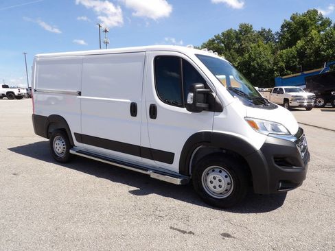 Used 2025 RAM ProMaster 2500 w/ U-Haul Equipment Group FWD image 10