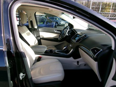 Used 2018 Ford Edge Titanium w/ Equipment Group 301A image 16