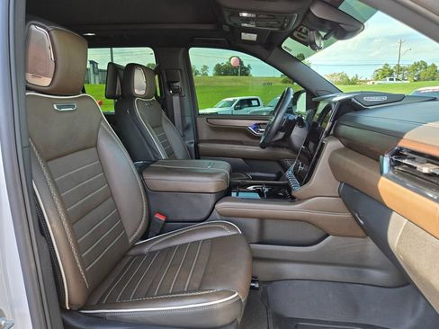 Used 2025 GMC Yukon Denali Ultimate AWD/4WD image 22