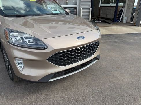 Used 2020 Ford Escape Titanium image 5