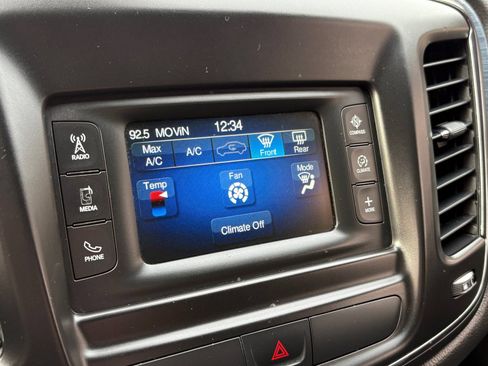 Used 2015 Chrysler 200 S FWD image 31