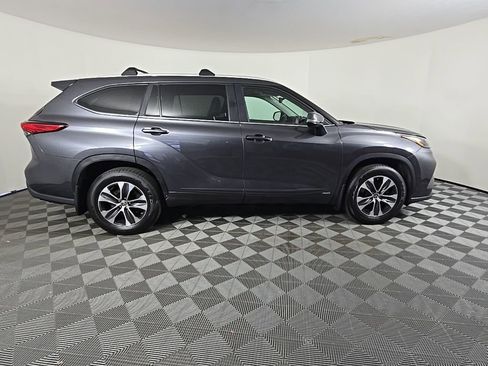 Used 2023 Toyota Highlander XLE image 7