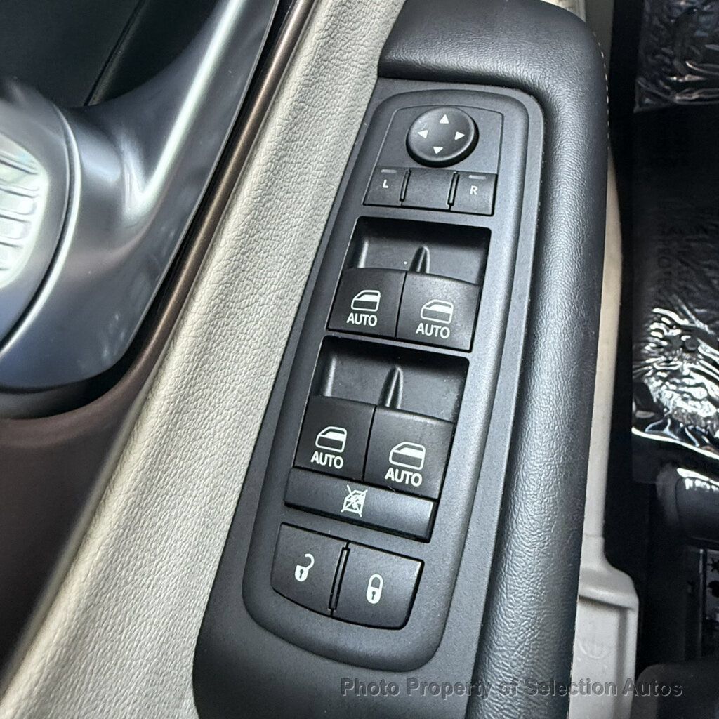 Used 2017 Chrysler Pacifica Touring-L Plus FWD image 22