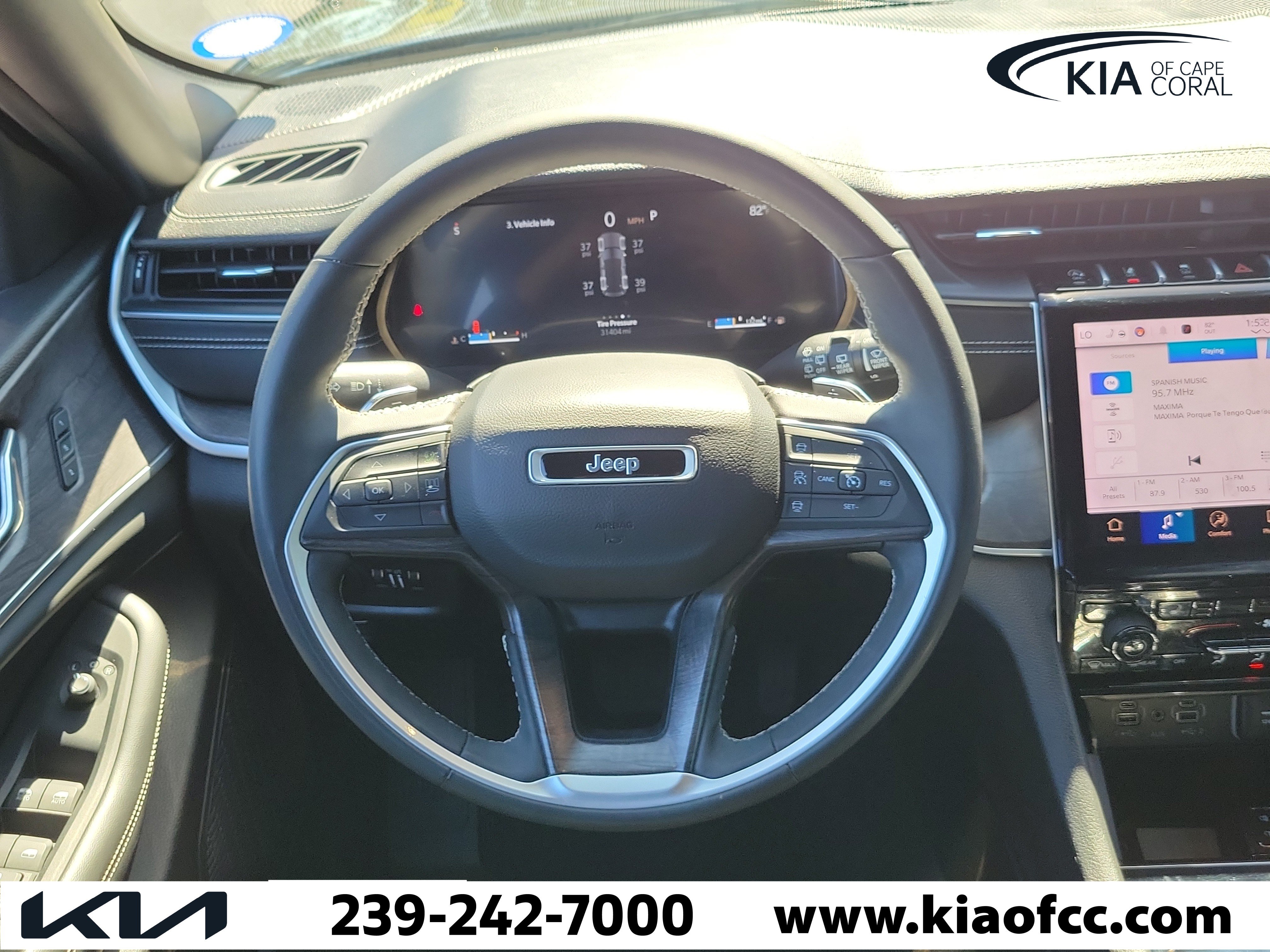 Used 2024 Jeep Grand Cherokee Limited w/ Black Appearance Package AWD/4WD image 18