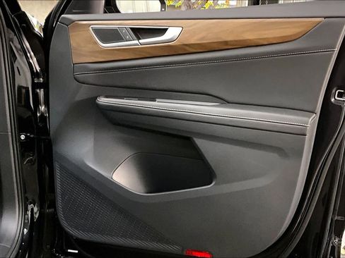 Used 2025 Volkswagen Atlas SE w/ Black Wheel Package image 25