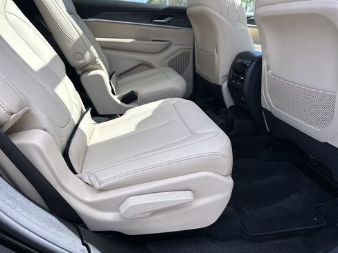 Used 2025 Jeep Grand Cherokee L Limited image 18