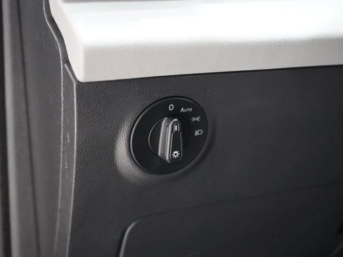 Used 2022 Volkswagen Taos SE image 21