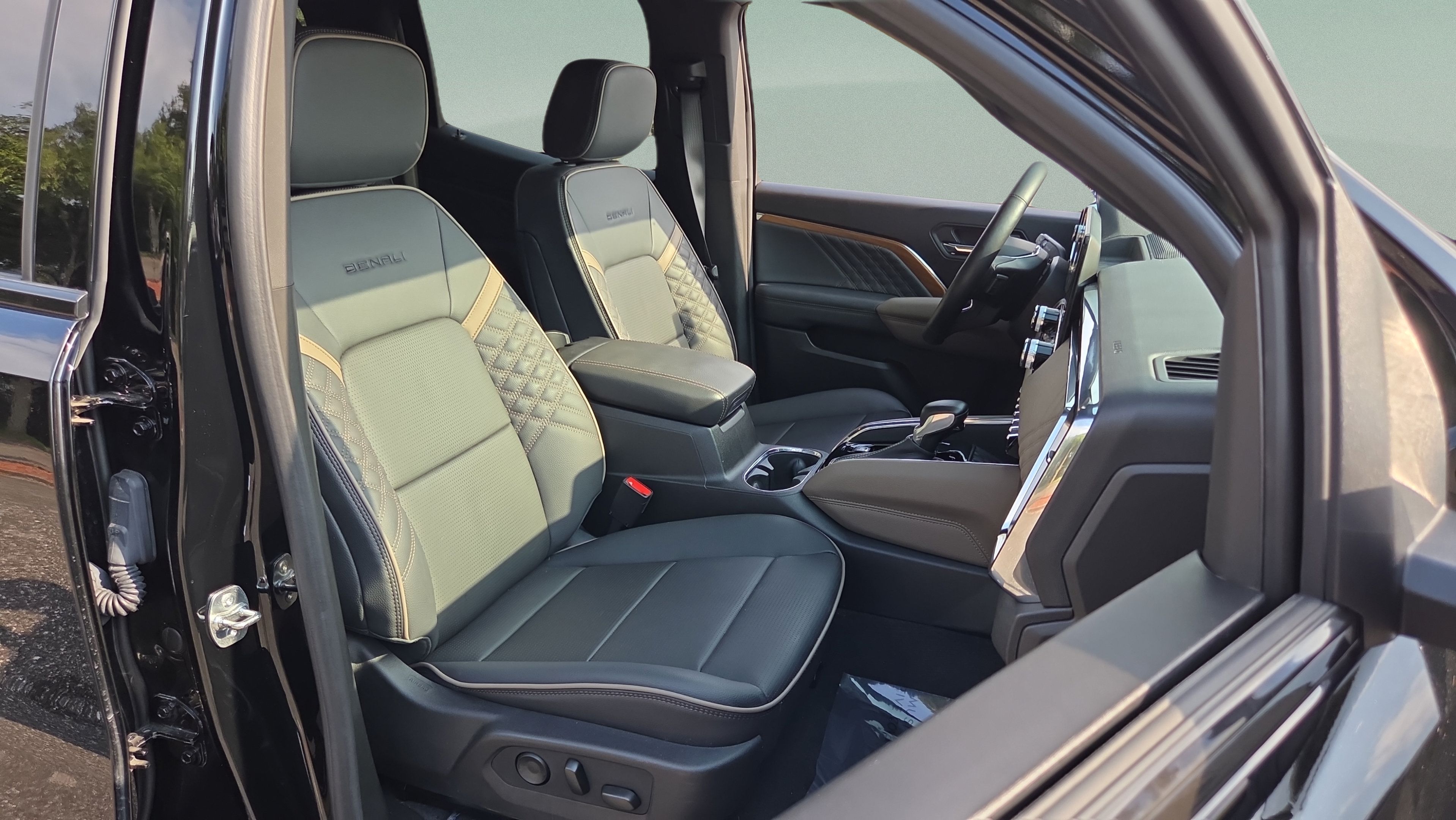 Certified 2024 GMC Canyon Denali AWD/4WD image 15