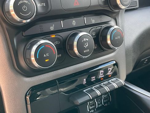 Used 2022 RAM 1500 Big Horn w/ Night Edition AWD/4WD image 7