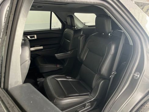 Used 2023 Ford Explorer XLT w/ Equipment Group 202A AWD/4WD image 19