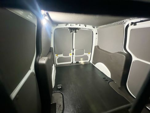 Used 2023 Ford Transit Connect XL image 32