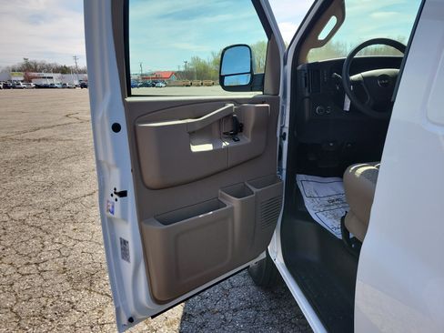 New 2026 GMC Savana 3500 Extended RWD image 17