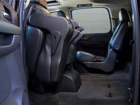 Used 2014 Chevrolet Suburban LTZ image 42