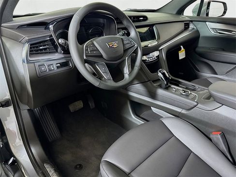 New 2026 Cadillac XT5 Luxury w/ LPO, ONYX Package image 5