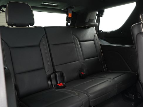 Used 2024 GMC Yukon SLT w/ SLT Luxury Package AWD/4WD image 15