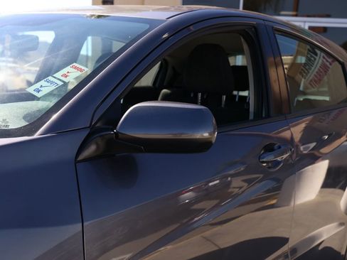 Used 2022 Honda HR-V LX image 12