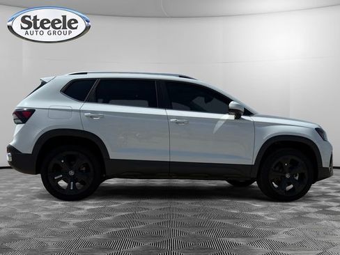 New 2025 Volkswagen Taos SEL image 6