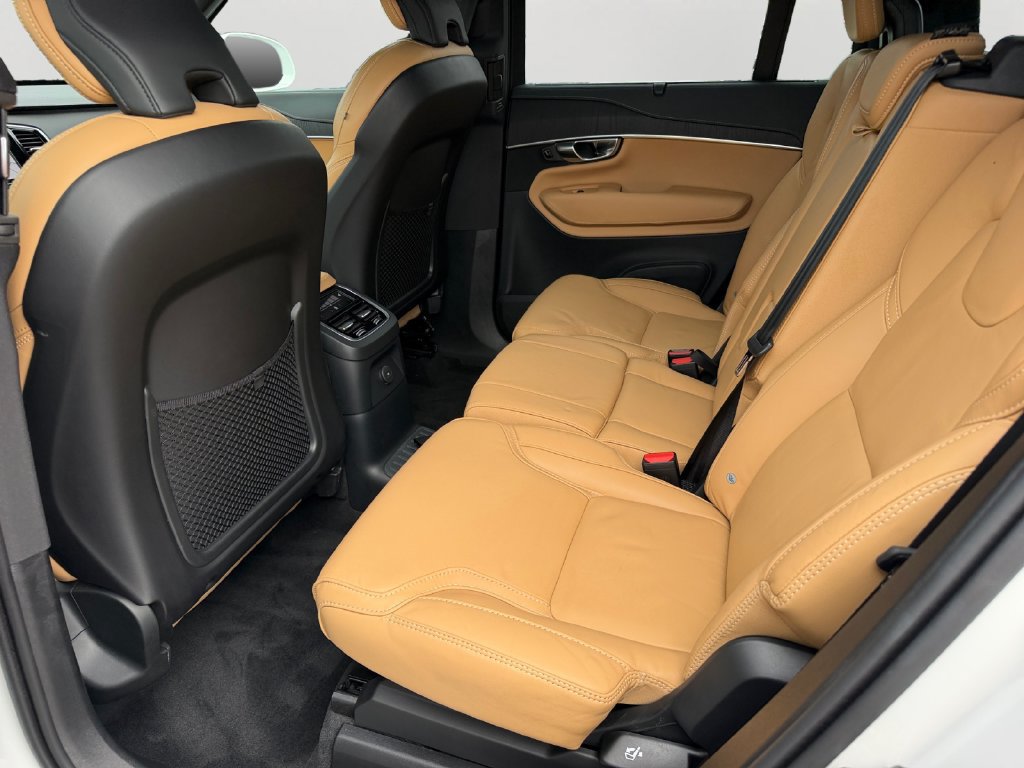 Certified 2025 Volvo XC90 T8 Ultra AWD/4WD image 12