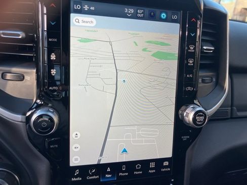 Used 2024 RAM 2500 Big Horn w/ Sport Appearance Package image 10