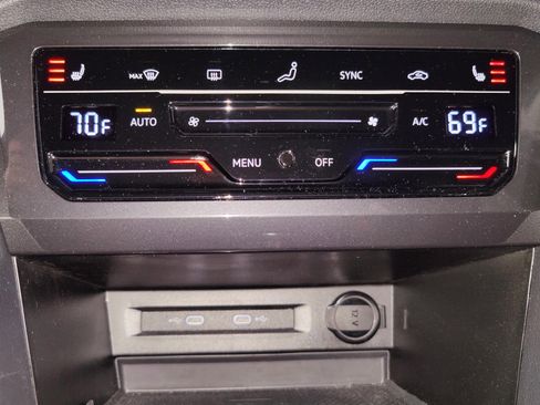 Certified 2022 Volkswagen Tiguan SE R-Line image 23