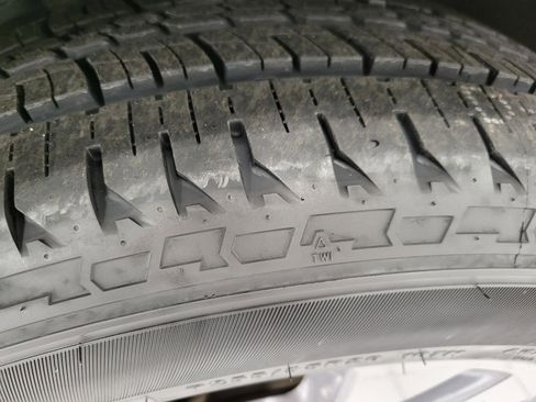 Used 2023 Ford Explorer XLT w/ Equipment Group 202A image 4