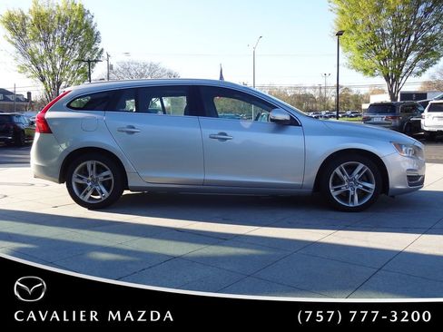 Used 2015 Volvo V60 T5 Premier FWD image 3