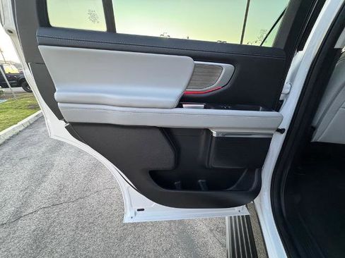 Certified 2025 Ford Expedition Platinum image 25