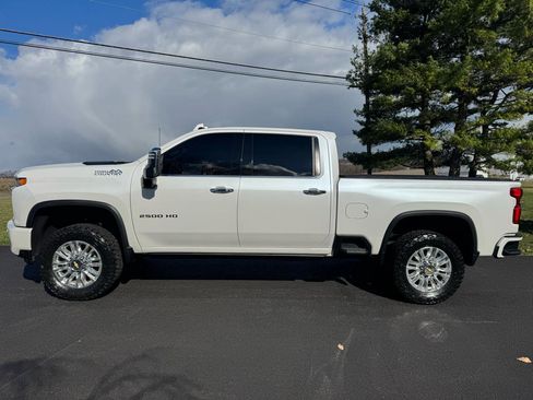 Used 2022 Chevrolet Silverado 2500 High Country w/ Technology Package image 3