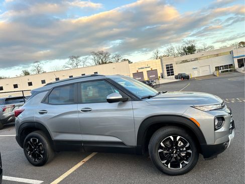 Certified 2023 Chevrolet TrailBlazer LT w/ LPO, Blackout Package image 4