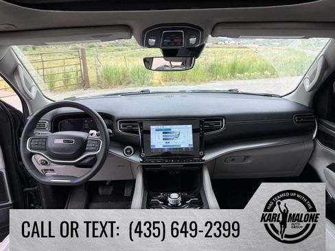 Used 2023 Jeep Wagoneer L Series III w/ Premium Group I AWD/4WD image 29