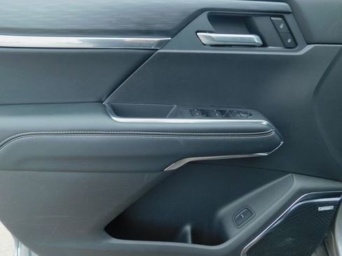 Used 2025 GMC Acadia Elevation image 27