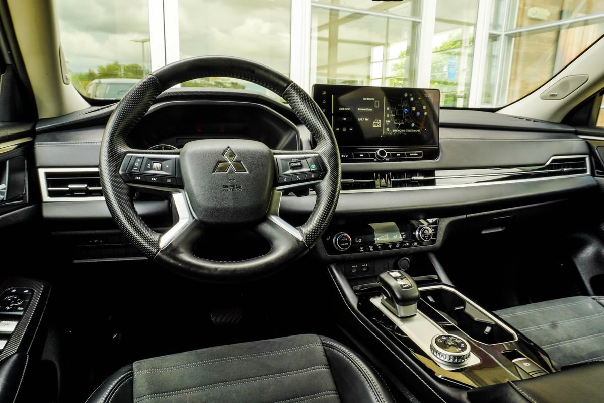 Used 2025 Mitsubishi Outlander SE AWD/4WD image 16