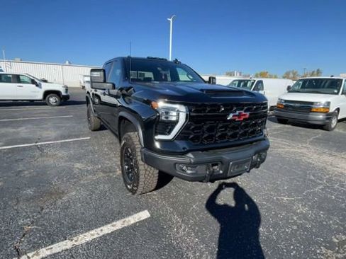 Used 2024 Chevrolet Silverado 2500 ZR2 w/ ZR2 Bison Edition AWD/4WD image 4