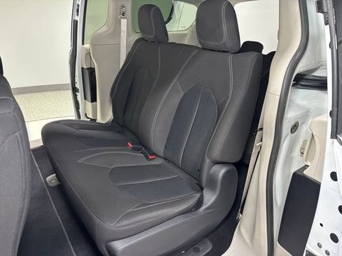 Used 2021 Chrysler Voyager L FWD image 2